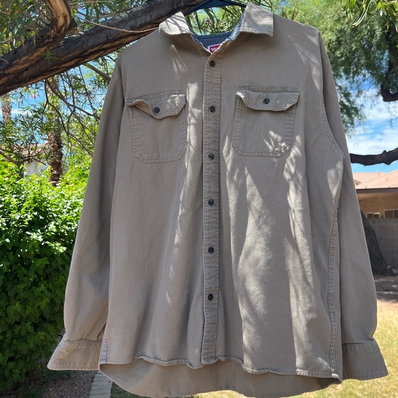 Wrangler Men's Khaki Casual Button-Down Shirt - Picture 1 of 3